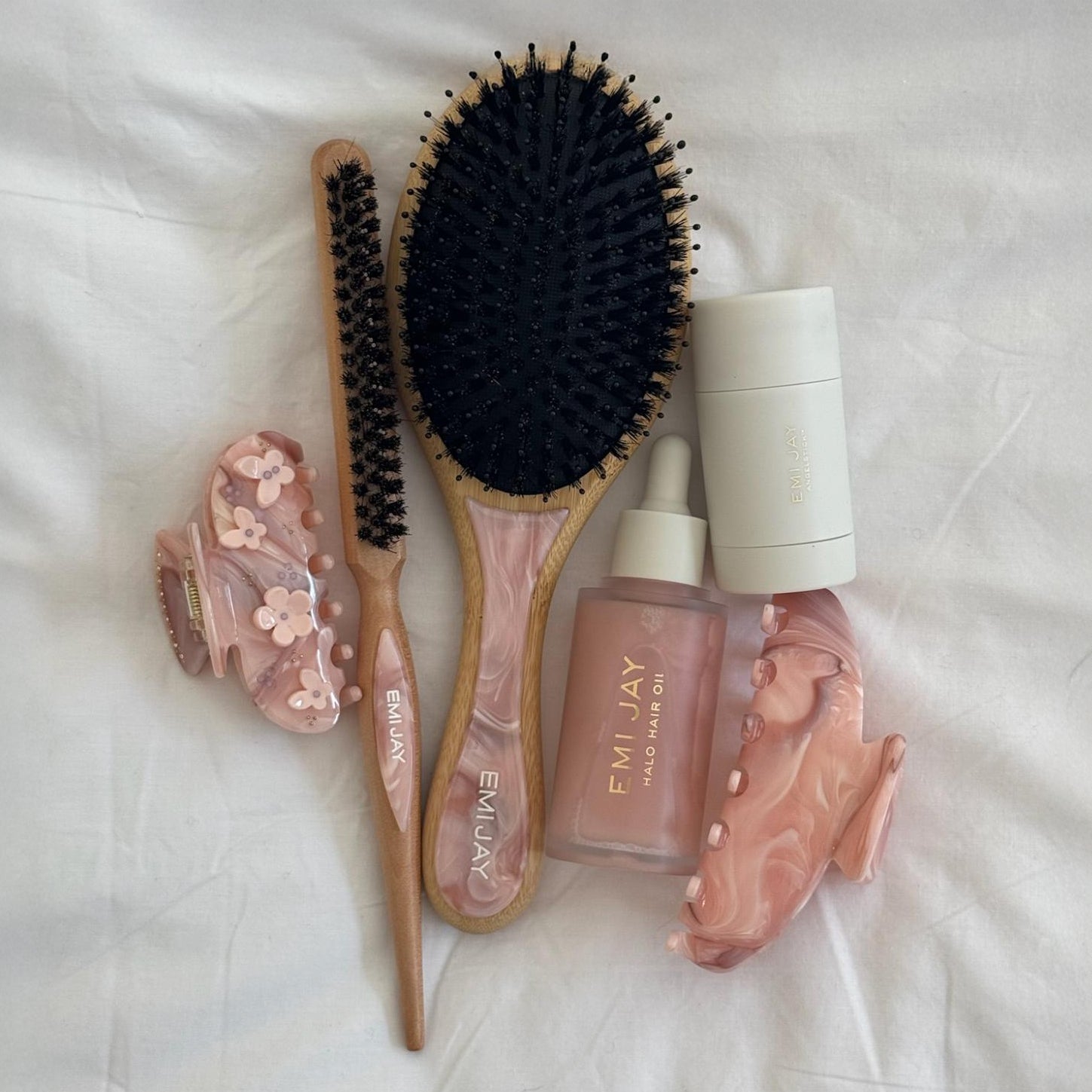 Styling Brush in Pink Chantilly - Image 3